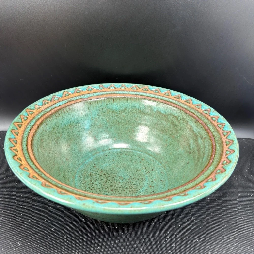 Viana Studio Pottery Green Glaze Speckled Serving Bowl Dish Signed 10.5‎ Inch